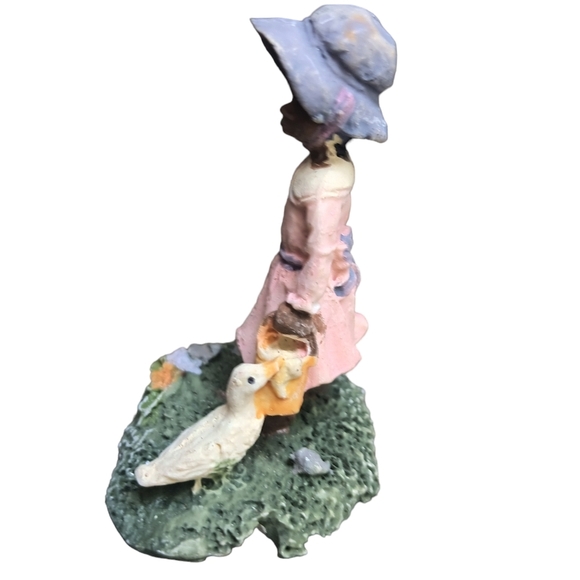 Vintage Ceramic Little Brown Girl Feeding A Duck Figurine - Picture 4 of 6